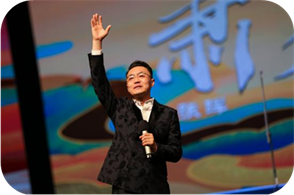 声乐演员张晖