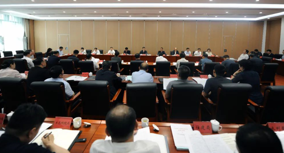 市委深入贯彻中央八项规定精神学习教育第2期读书班暨市委理论学习中心组专题学习会召开