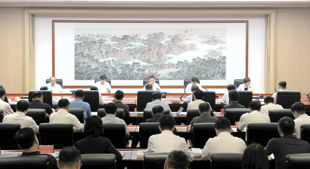 市委理论学习中心组召开专题学习会