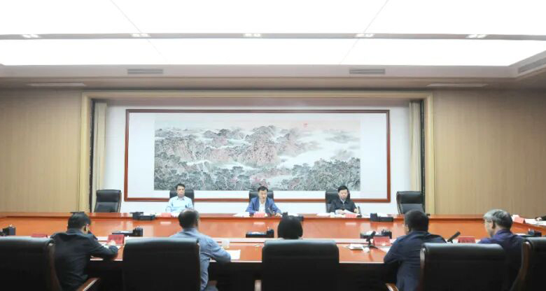 姚华明主持召开全市“十五五”规划编制专家学者座谈会