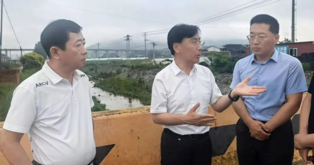 李军督导检查防汛准备工作
