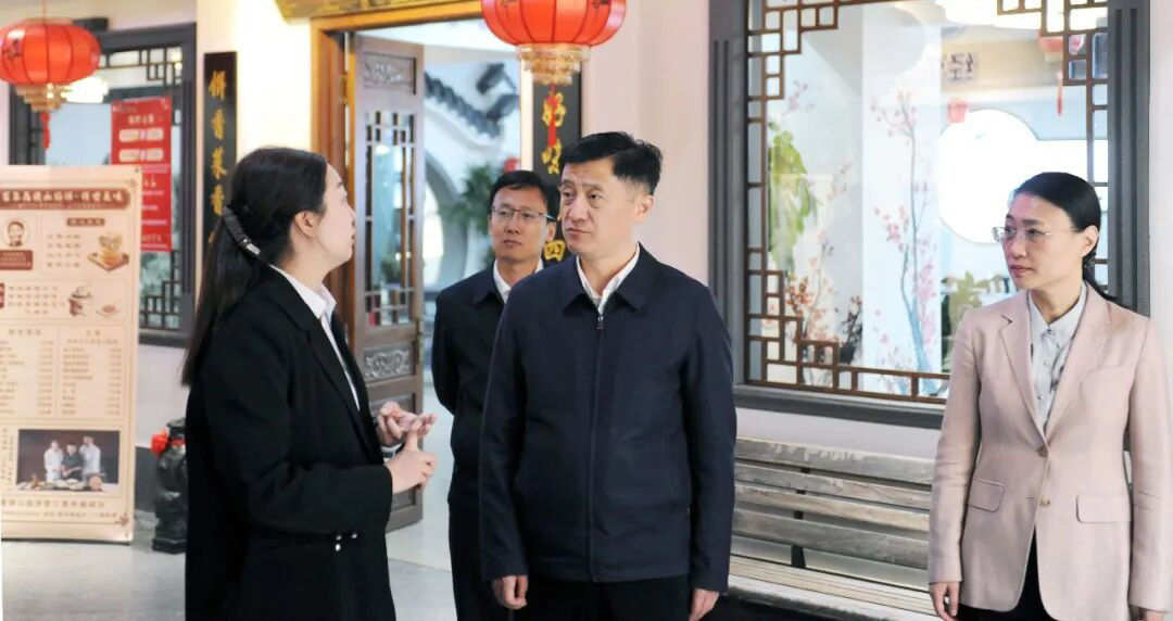 姚华明调研检查节前安全生产、消防安全、市场保供和文旅消费工作