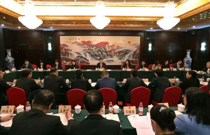 姚华明参加市政协十四届四次会议联组会议
