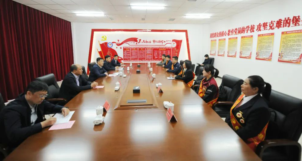 姚华明李军会见营口市2025年全国劳动模范和先进工作者