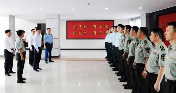 姚华明走访慰问驻营部队官兵