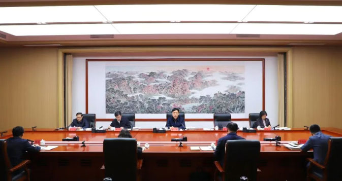 市委理论学习中心组召开学习会