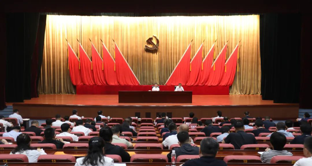姚华明在鲅鱼圈区讲授深入贯彻中央八项规定精神学习教育专题党课