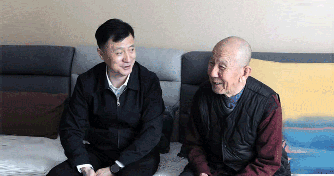 姚华明走访慰问正市级老同志、老党员