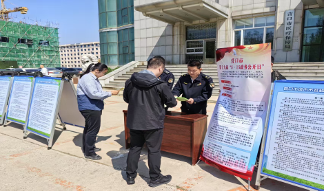 第十九届“5.15政务公开日”营口市城市管理综合行政执法局开展政务宣传活动