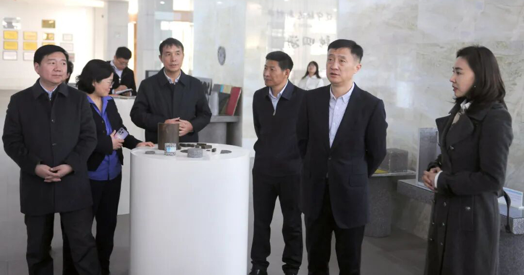 姚华明到市女企业家联合会会员企业调研并召开座谈会
