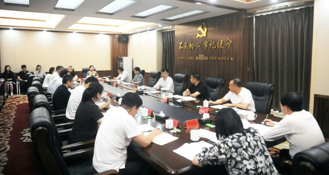 姚华明在盖州市调研群众身边不正之风和腐败问题集中整治工作并召开座谈会